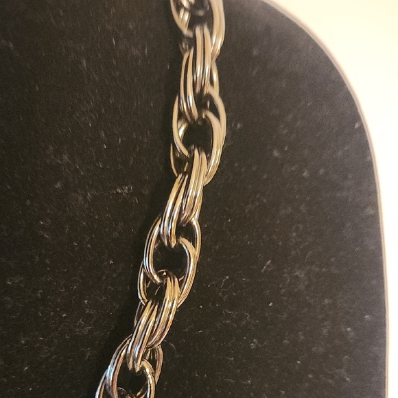 Multicolor Signed Chain Necklace - Picture 3 of 8